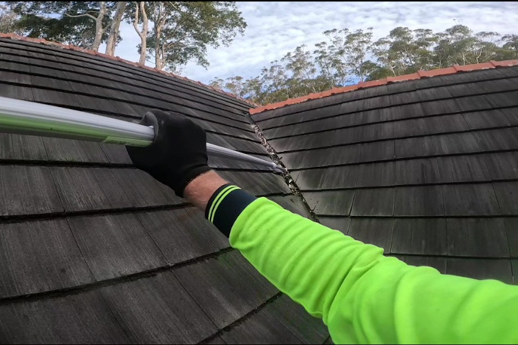 
Utilizing extension poles for precise gutter cleaning, ensuring clean valleys on steep roofs in nowra